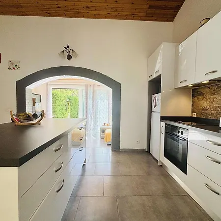 Mini-villa 3 Pieces A 300m De La Avec Terrasse Et Parking - Fr-1-62-175 * Zonza