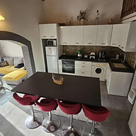 Mini-villa 3 Pieces A 300m De La Avec Terrasse Et Parking - Fr-1-62-175 * Zonza